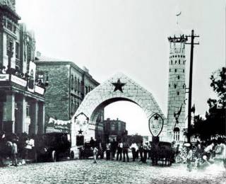 18773